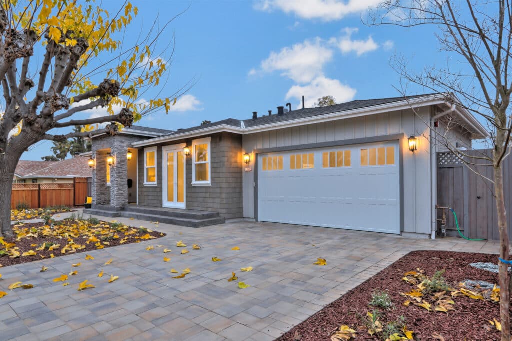 Saratoga front view with garage