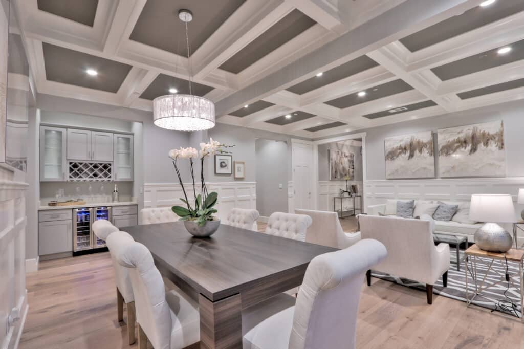 Saratoga living area with dining table