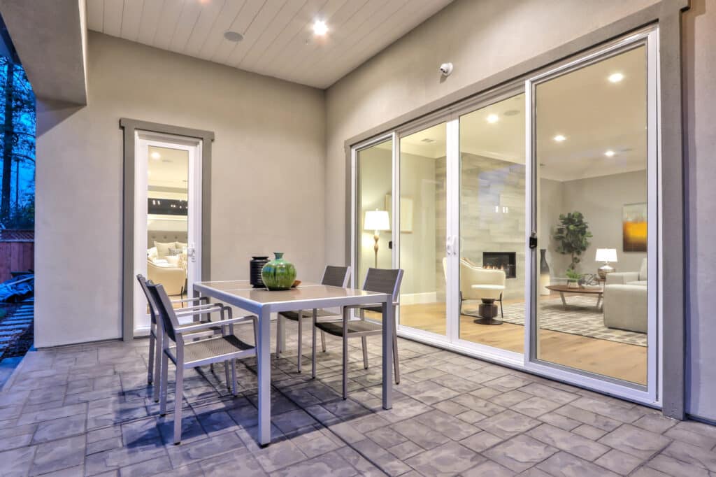 Saratoga backyard dining table