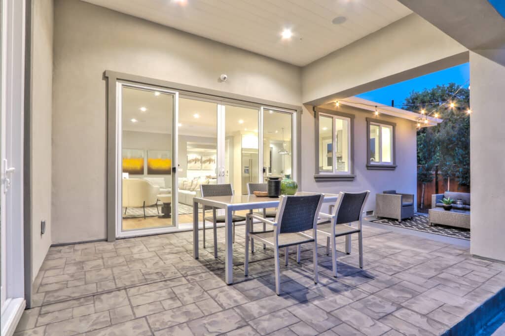 Saratoga backyard dining table