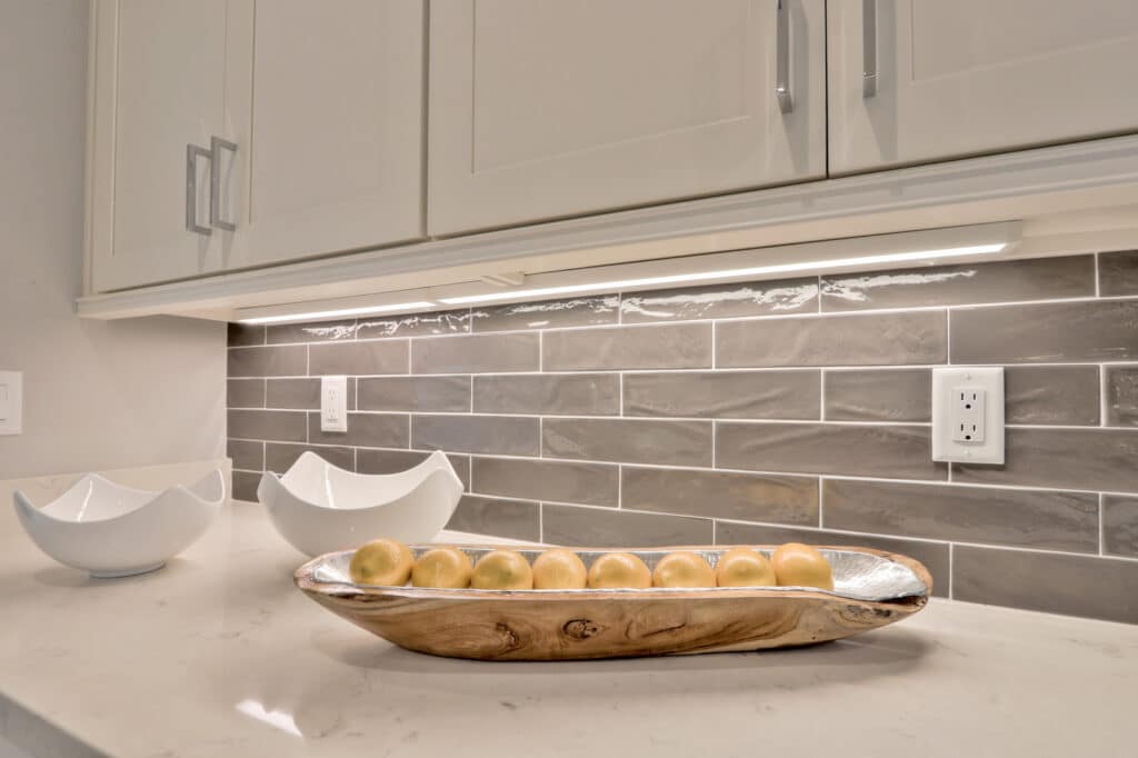 Saratoga kitchen wall
