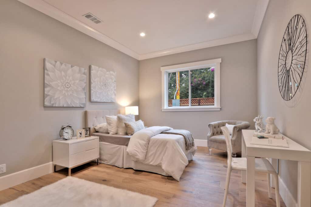 Saratoga Bedroom side View