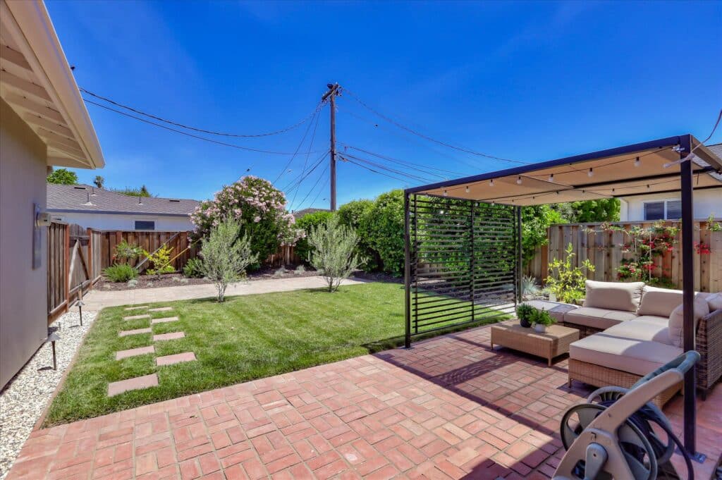 Oakdell backyard corner view
