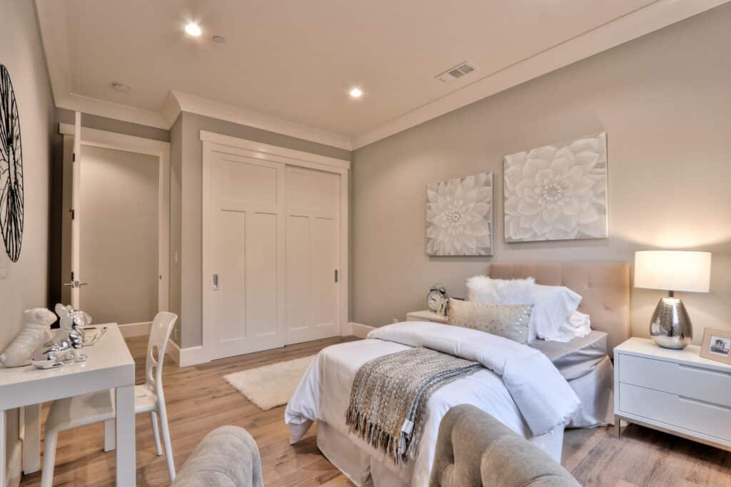 Saratoga bedroom corner view