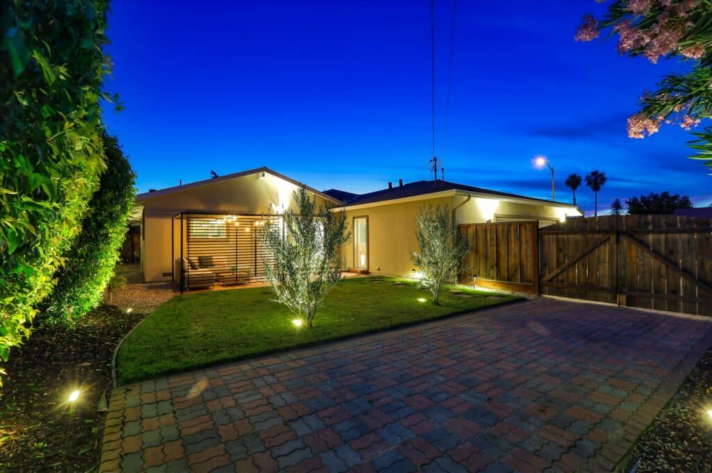 Oakdell backyard corner view
