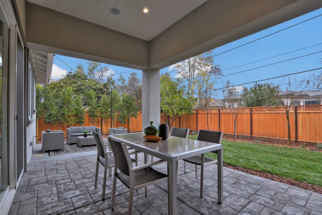 Saratoga backyard dining table