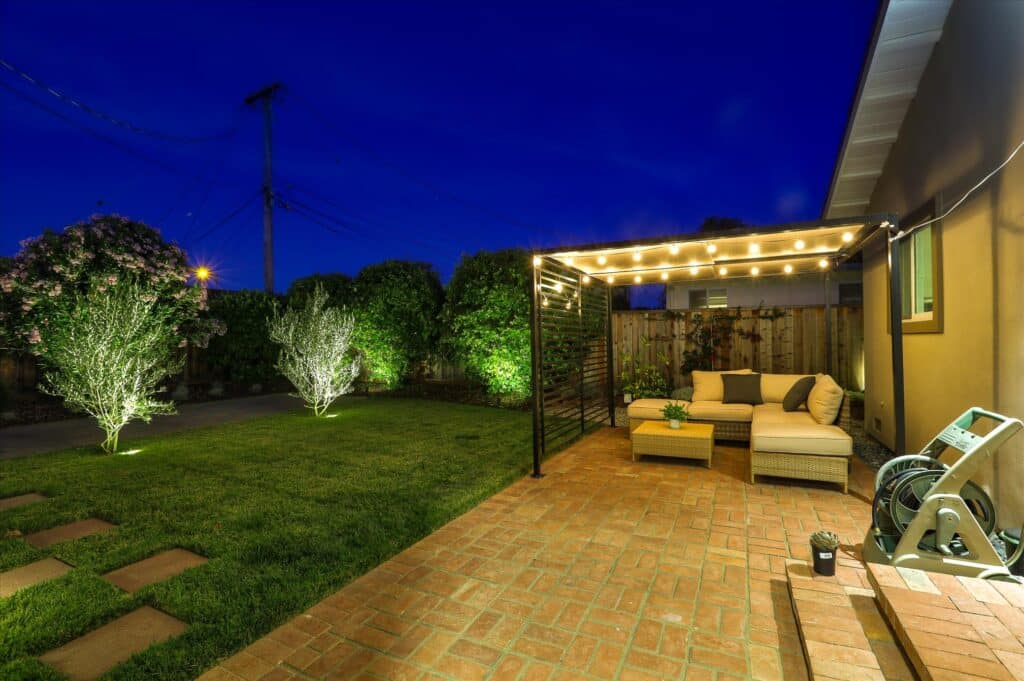 Oakdell backyard