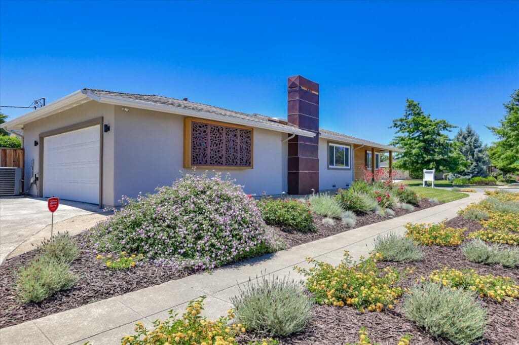Oakdell garden side view